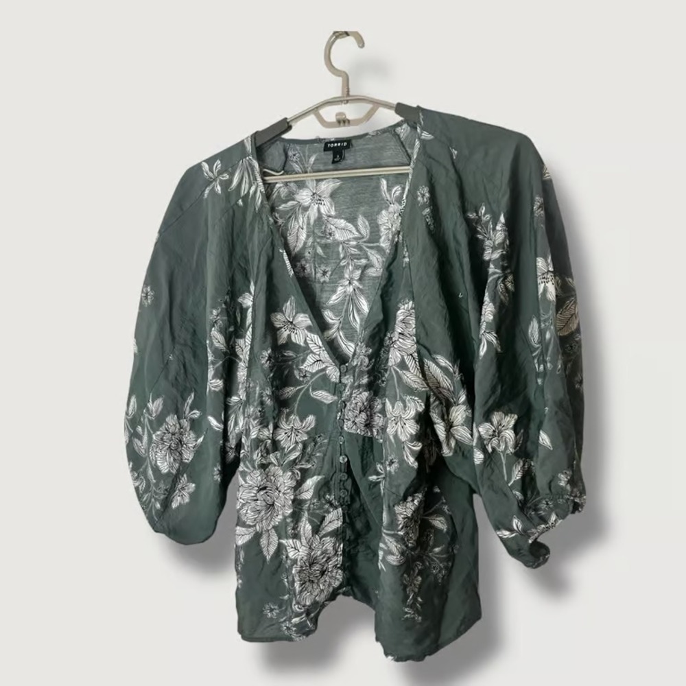 Torrid Green White Floral Cropped Blouse‎ Size 3X
